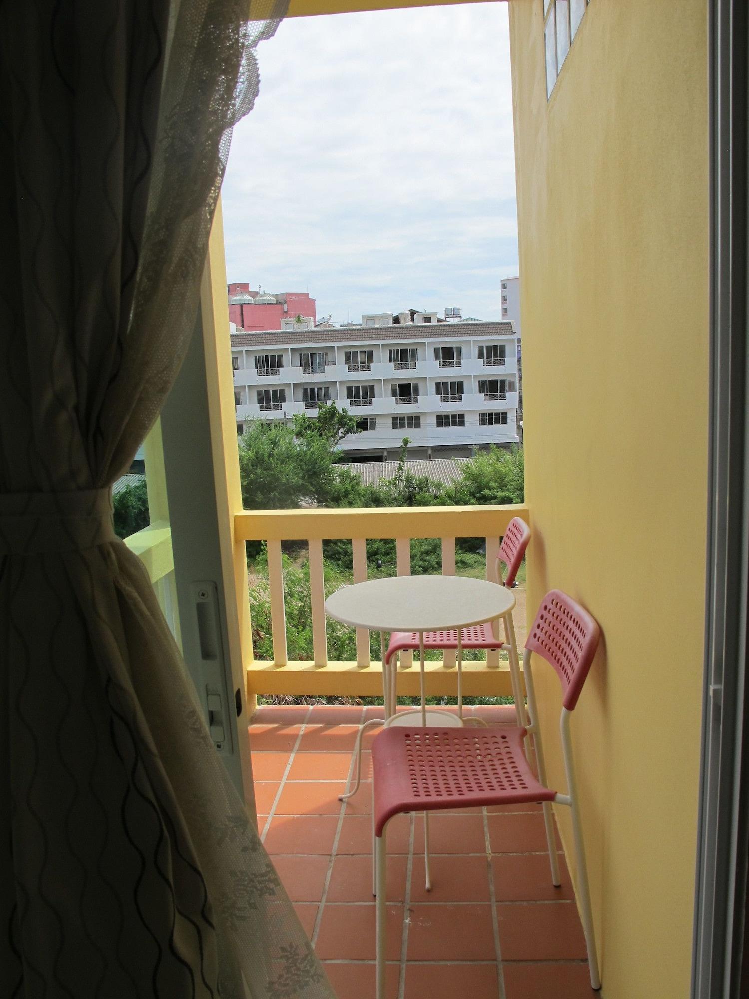 Pius Place Pattaya Bagian luar foto