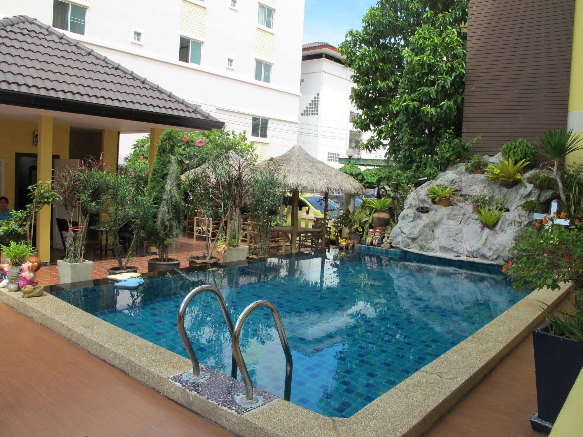 Pius Place Pattaya Bagian luar foto